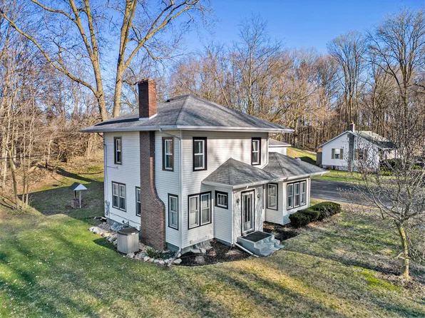 16587 S Red Bud Trl, Buchanan, MI 49107