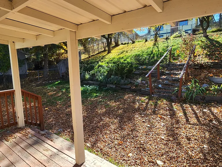 2215 E Vista Dr — Photo 3