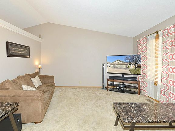 5th image of 2346 N Parkridge St