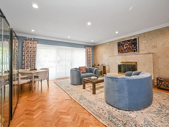 4th image of 85 Meadow Woods Road