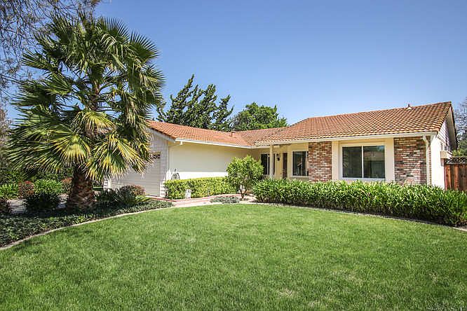 1st image of 984 Sherman Oaks Dr