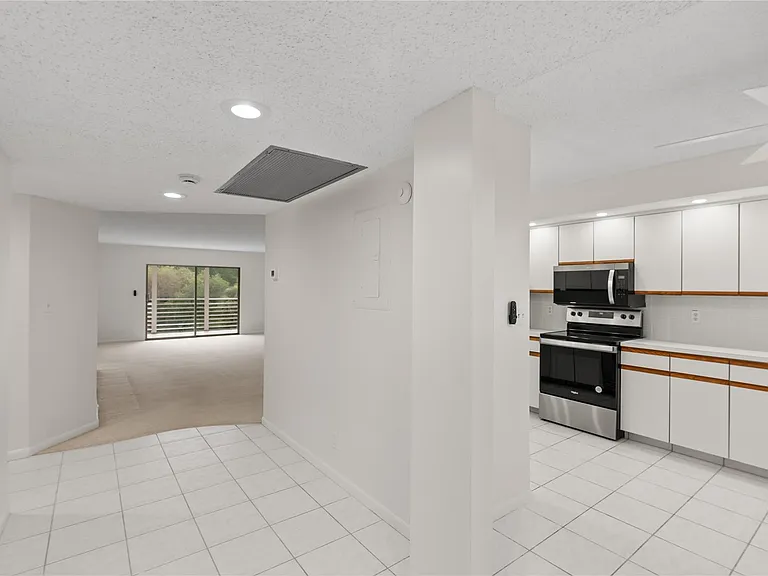 1801 Eleuthera Point #J3 — Photo 3