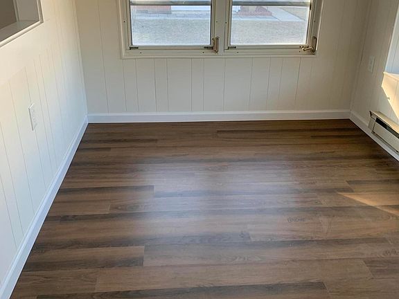 4th image of 7 Bennington Ln #B