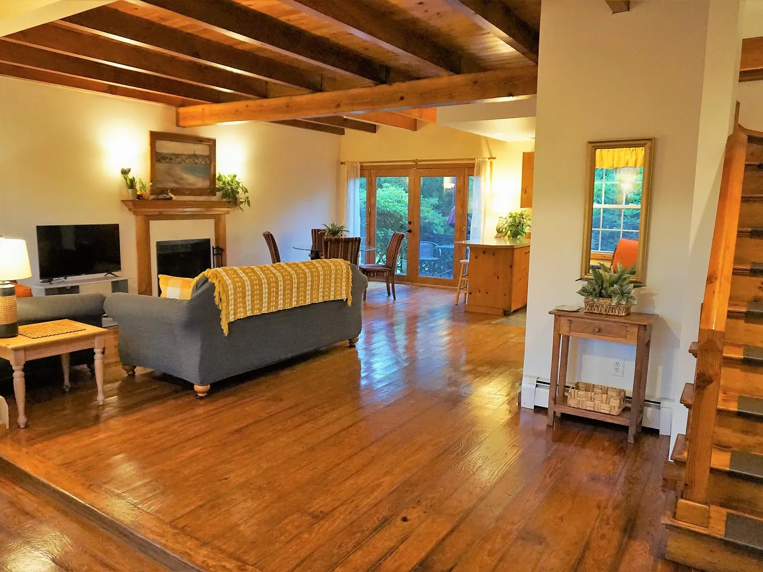 2 bed, 1.5 bath, 1250 sqft, $2,450 — Photo 2