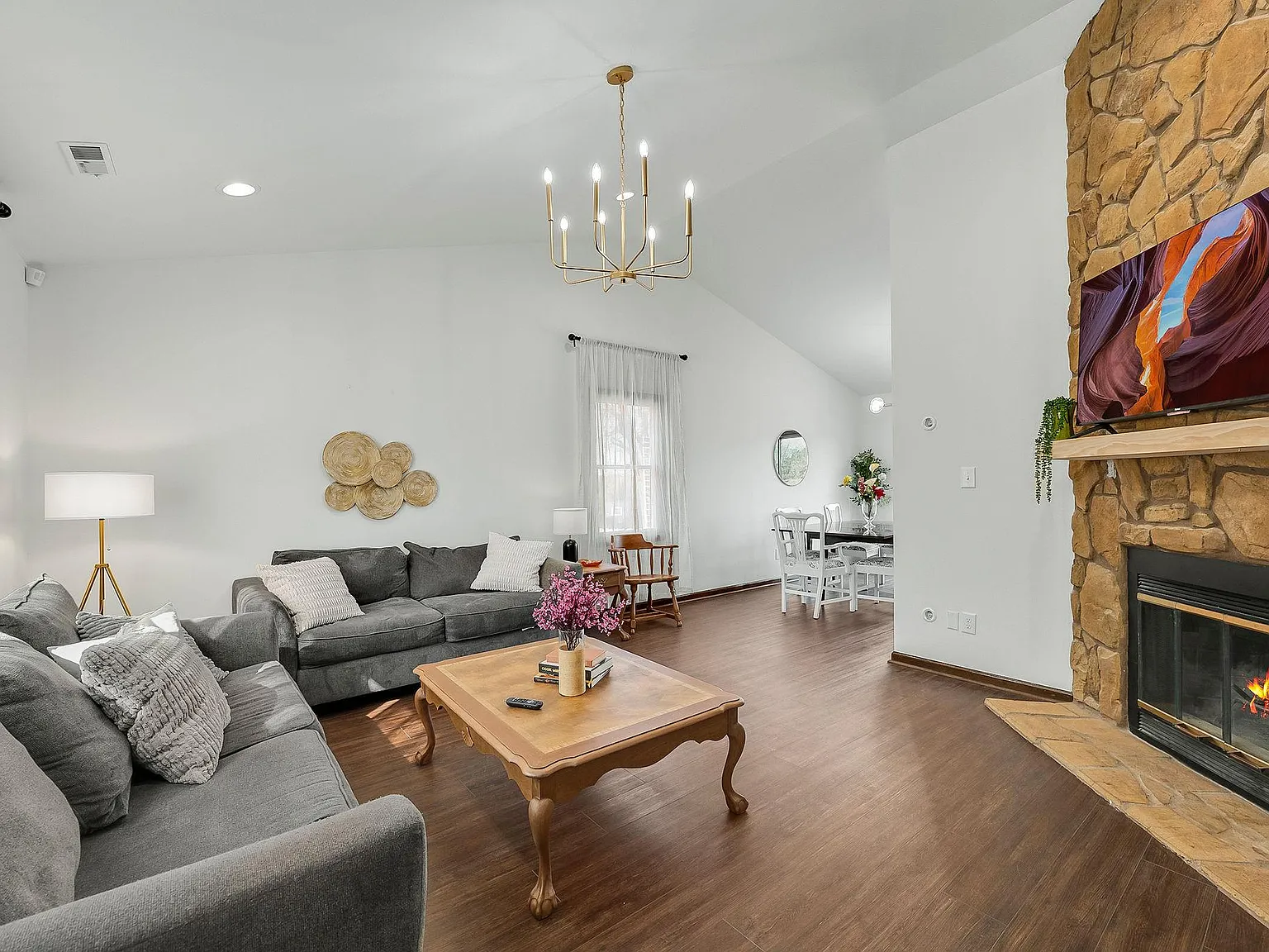 3 bed, 1316 sqft, $3,500 — Photo 4
