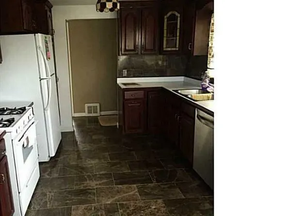 31 Addison Ave, Amherst, NY 14226