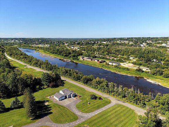 2nd image of 185 River Road