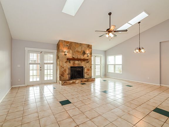 4th image of 8612 Villanova St