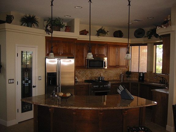 Kitchen/Island/Pantry