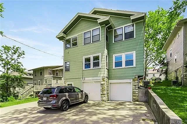 4938 Forest Ave — Photo 41