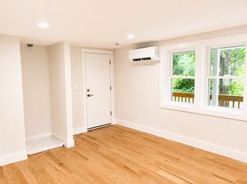 10-12 H St