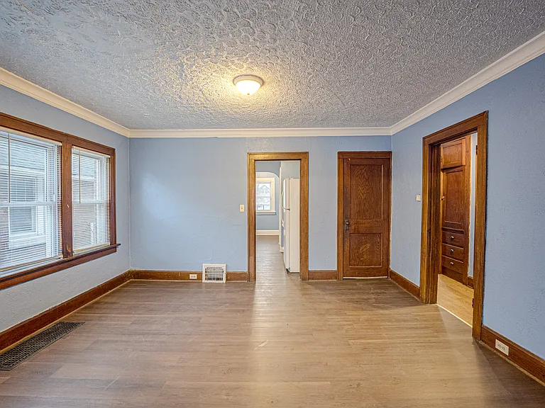 2403 Elm St — Photo 5