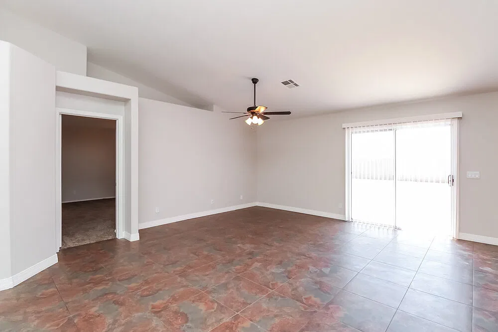 3 bed, 2.0 bath, 1421 sqft, $2,210 — Photo 4