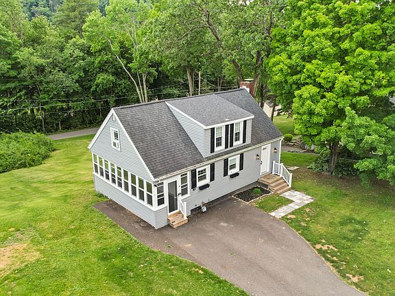 3rd image of 8 Willow Ln