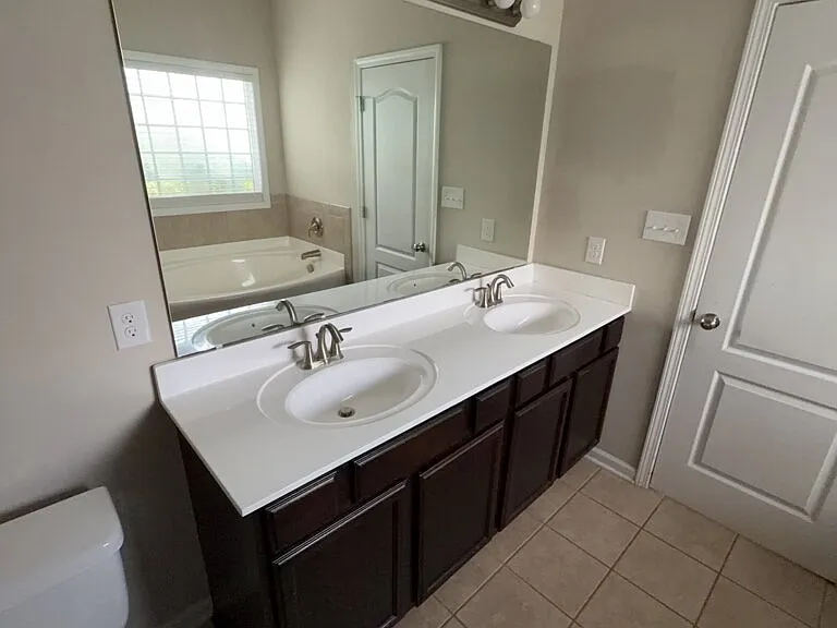 111 Cavalier Dr — Photo 17