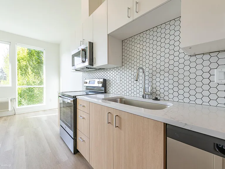 8770 N Willamette Blvd — Photo 4