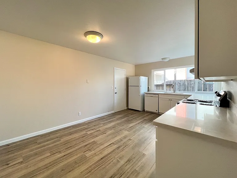 4412 Moffitt Dr — Photo 8