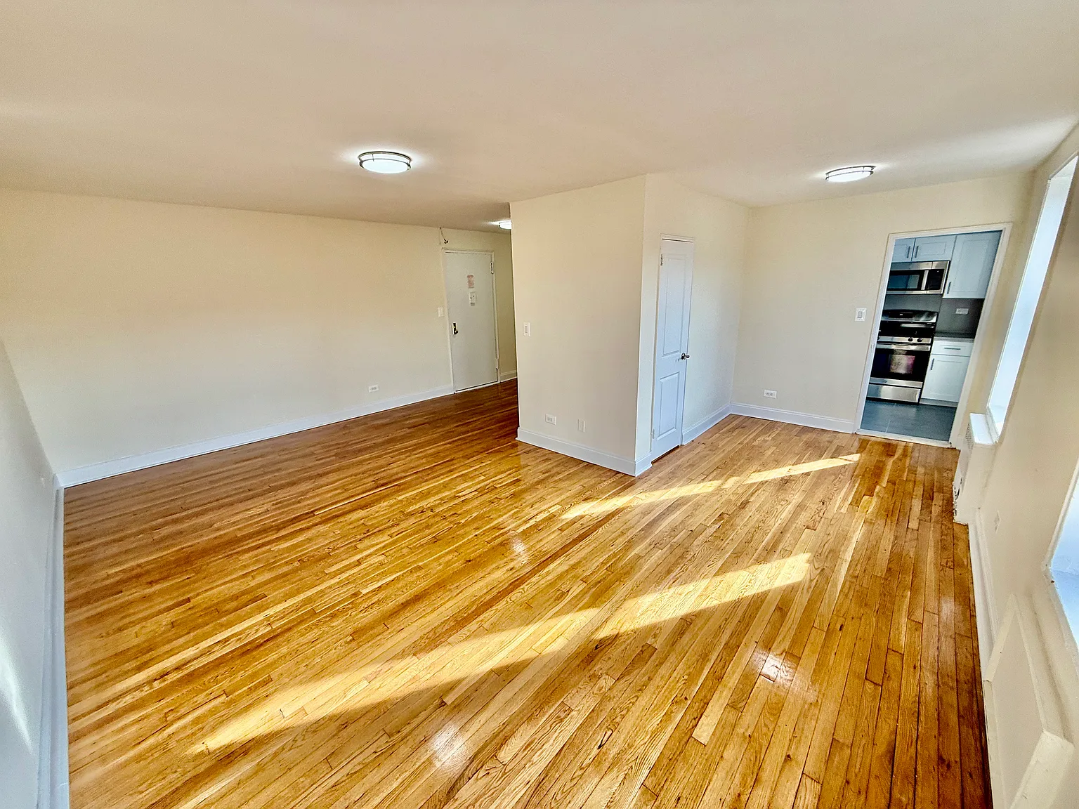 1 bed, 850 sqft, $2,395 — Photo 2