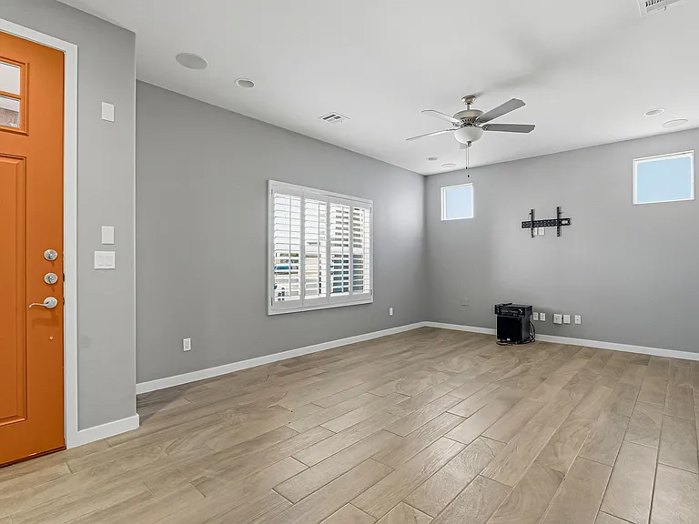 2025 William Caples St — Photo 3