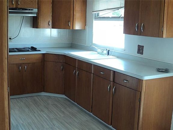 4th image of 9 Pierpont Ave