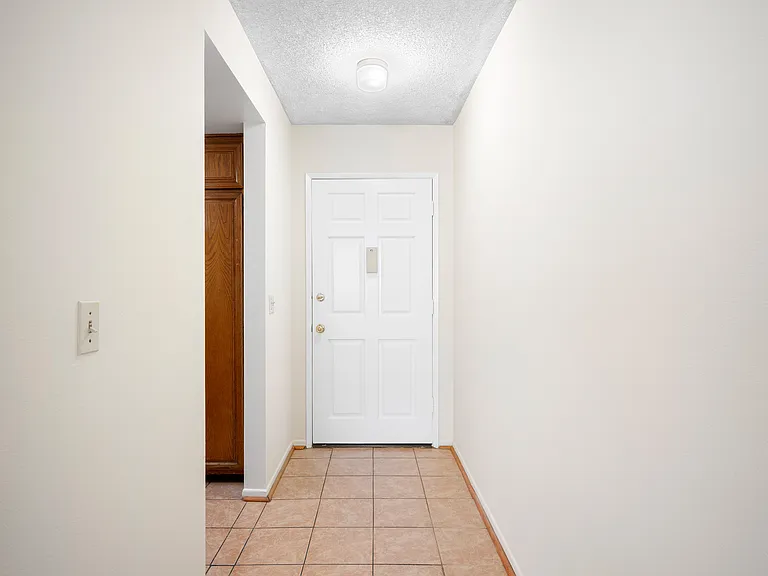 1004 E Garfield Ave #3 — Photo 3
