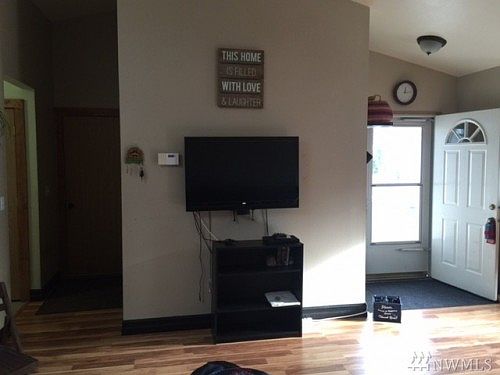 3rd image of 10222 59th Dr NE