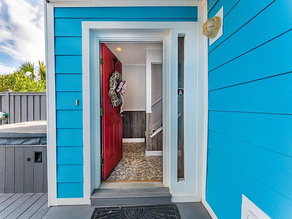 Front door is on ocean side.