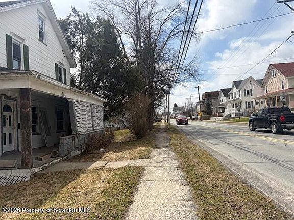 4th image of 728 Main St