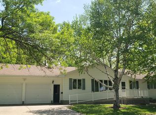 909 4th Ave SE, Wells, MN 56097