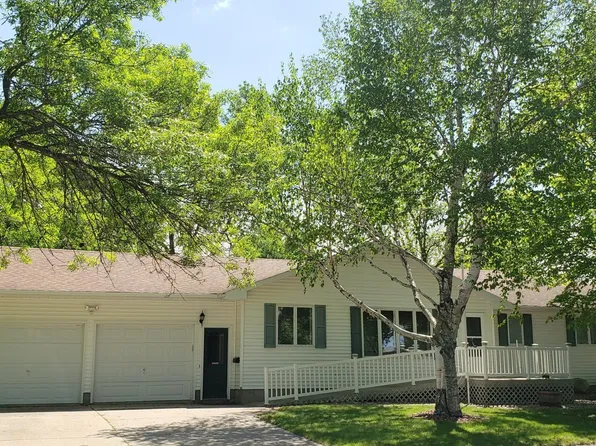 909 4th Ave SE, Wells, MN 56097