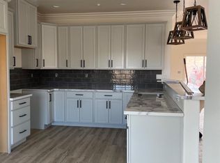 21101 Castle Gate Dr, Tehachapi, CA 93561