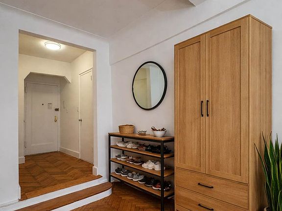3rd image of 10 W 74th St APT 2G
