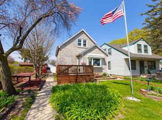 1610 W Howard Ave, Milwaukee, WI 53221