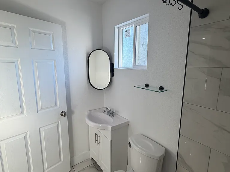 18242 Saticoy St #1 — Photo 5