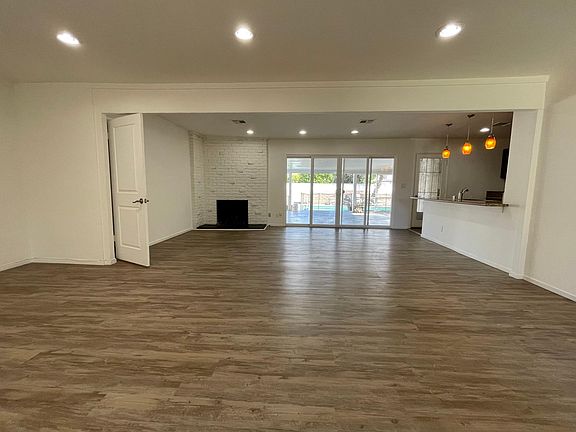 3rd image of 8506 Topanga Canyon Blvd