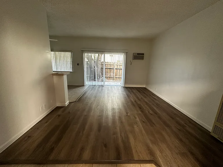 8657 Balboa Blvd #2 — Photo 1