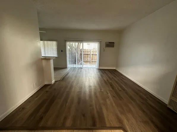 8657 Balboa Blvd #2, Northridge, CA 91325