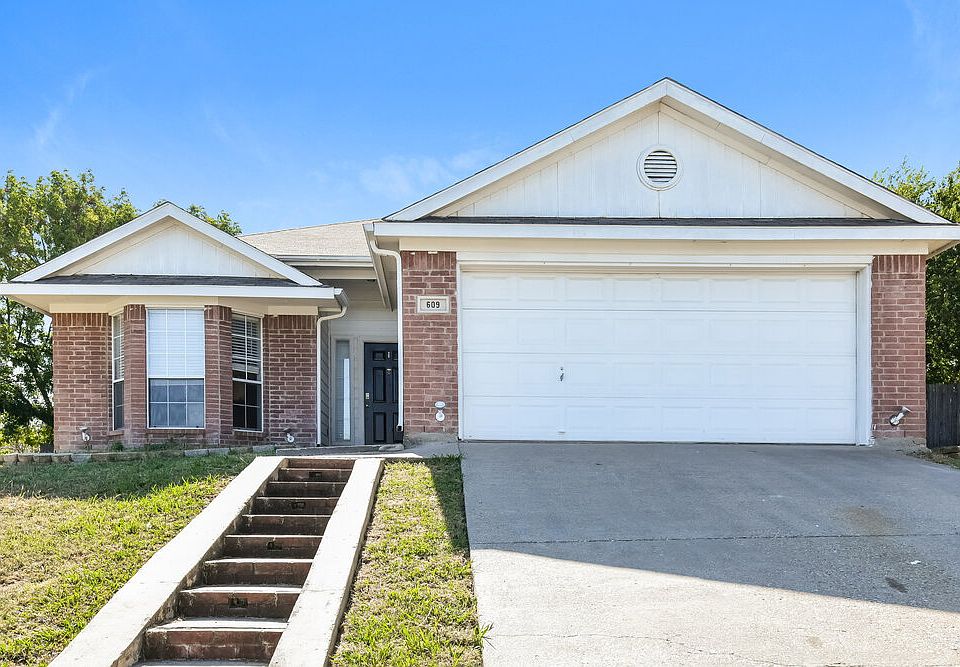 1st image of 609 Gracie Ln