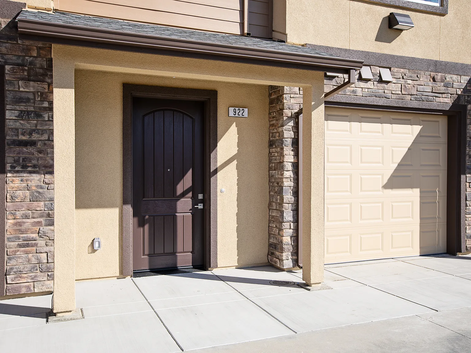 3 bed, 2.5 bath, 1515 sqft, $2,380 — Photo 1