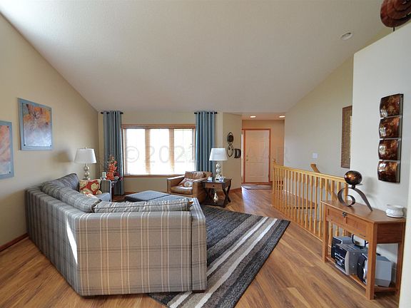 4th image of 1679 Oakwood Dr