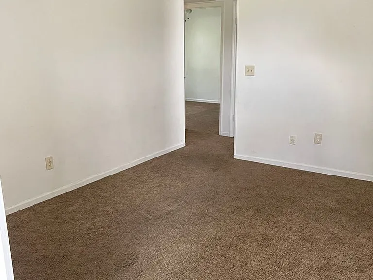 4345 Oakwood Rd — Photo 2