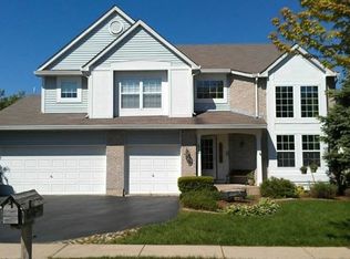 636 Woodbridge Dr, Elgin, IL 60124