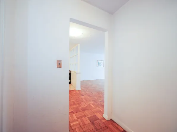 139 East 33rd Street image 15 of 22