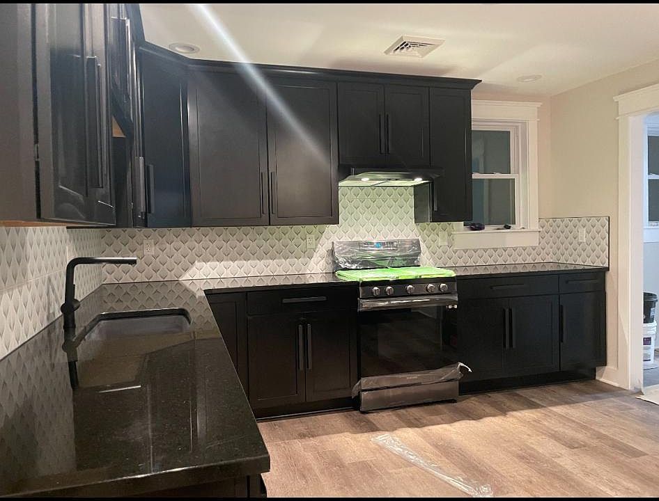 1st image of 387 Forest Ave #1