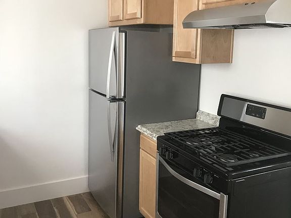 3rd image of 3026 3rd Ave