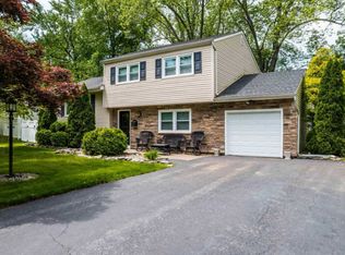 33 Lexington Dr, Manalapan, NJ