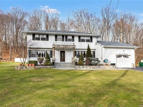 2185 Sultana Dr, Yorktown Heights, NY 10598