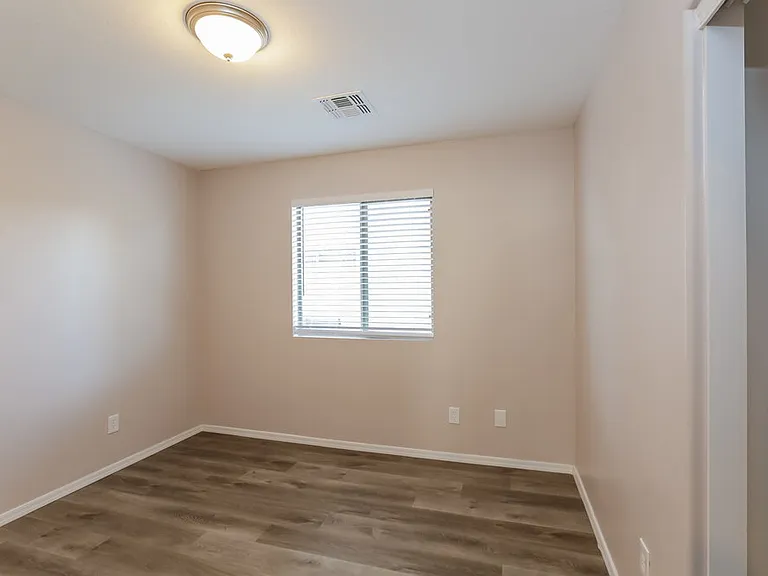 7302 S 253rd Ave — Photo 14