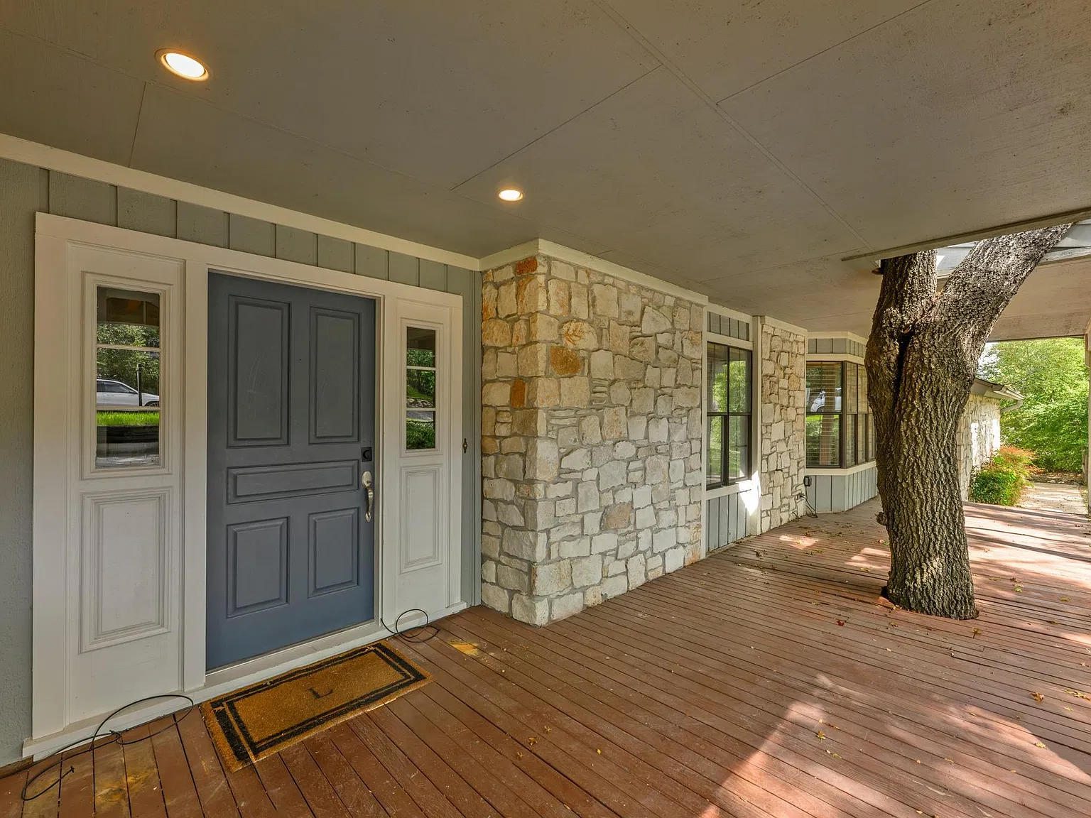 3 bed, 2.5 bath, 2282 sqft, $5,995 — Photo 4