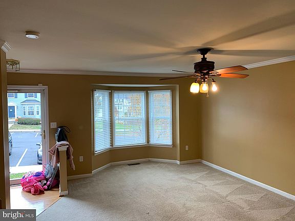 5th image of 54 Lombard Ln